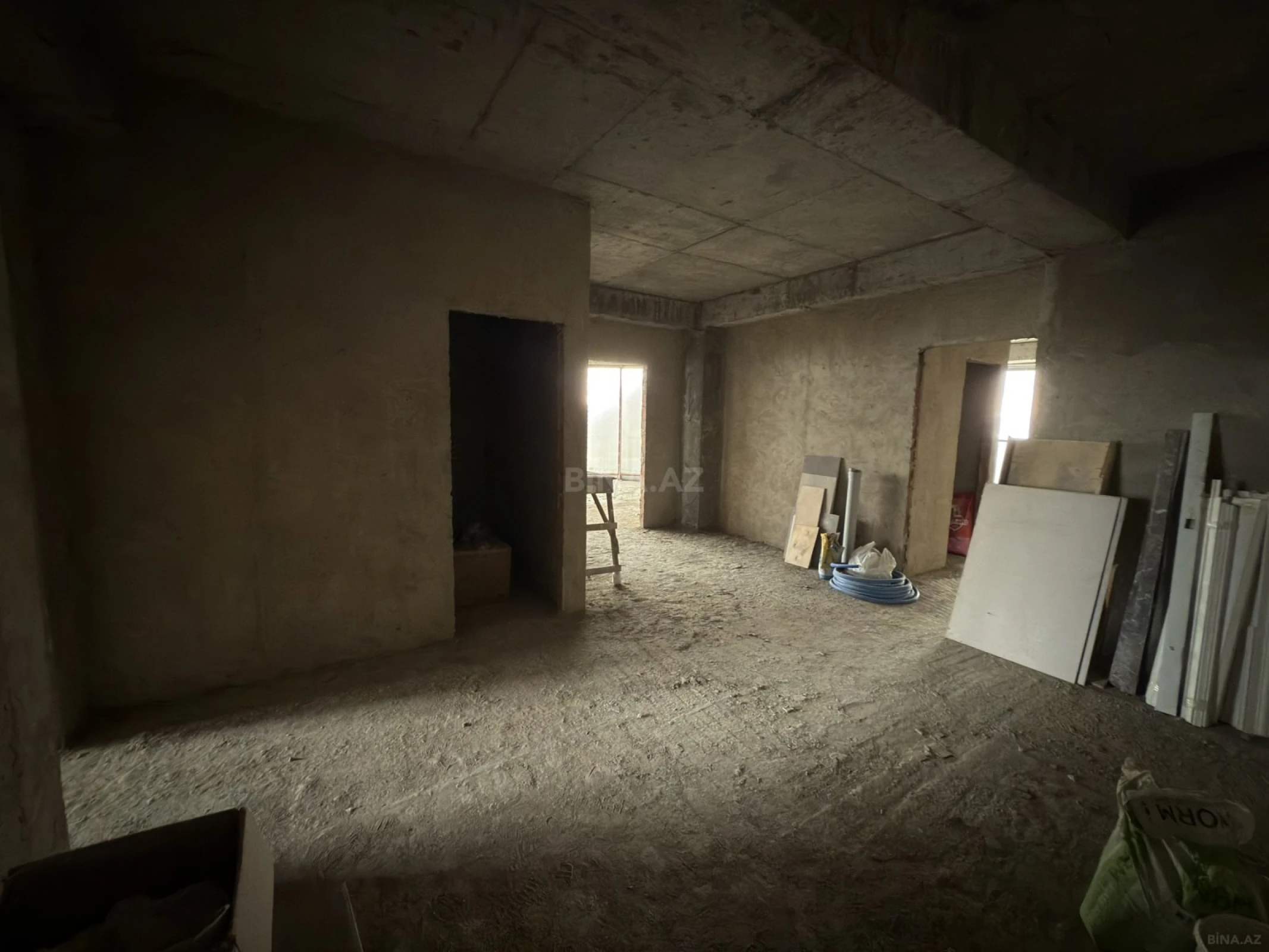 Satılır 3 otaqlı mənzil 220 m²