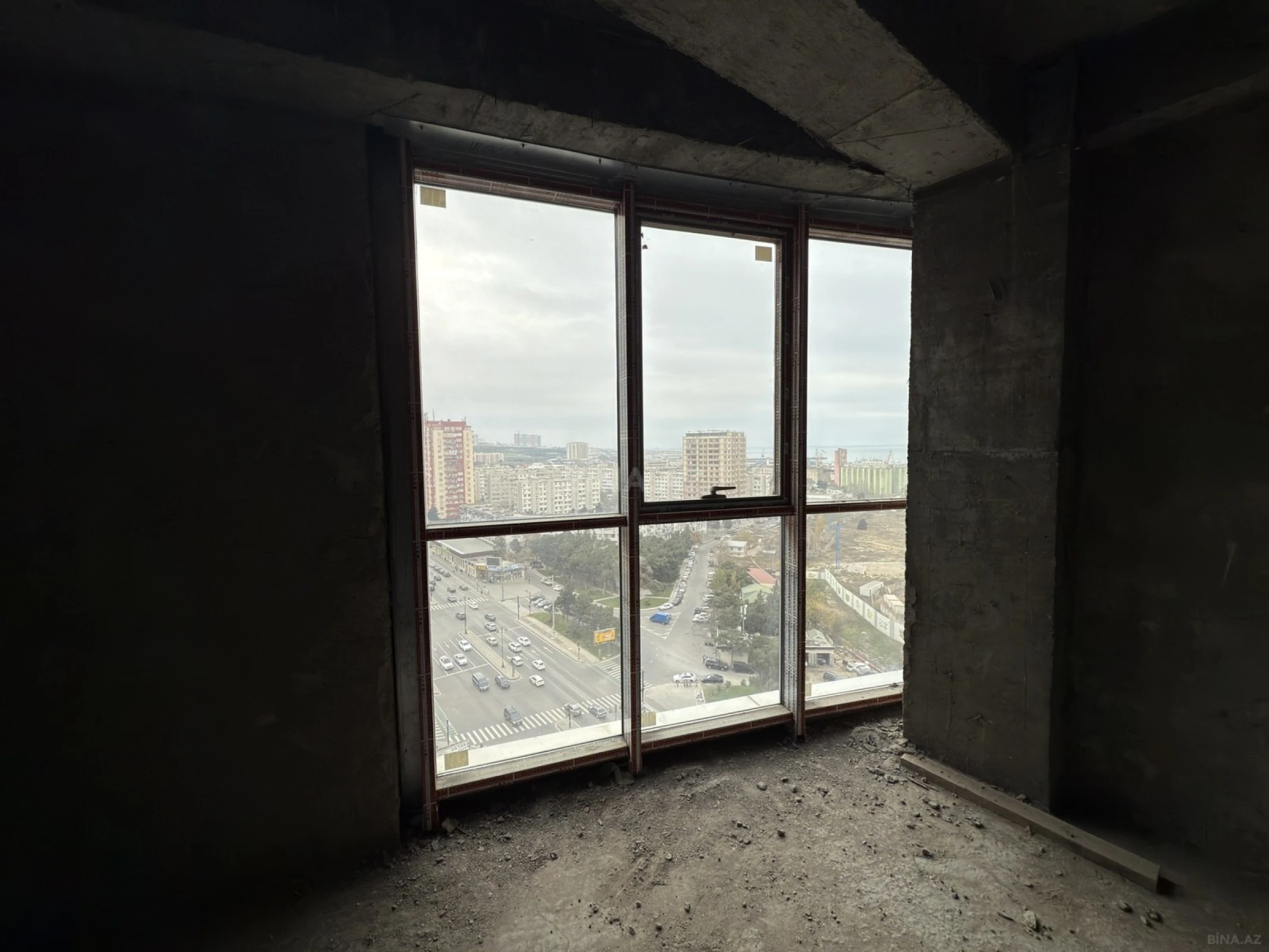 Satılır 3 otaqlı mənzil 220 m²