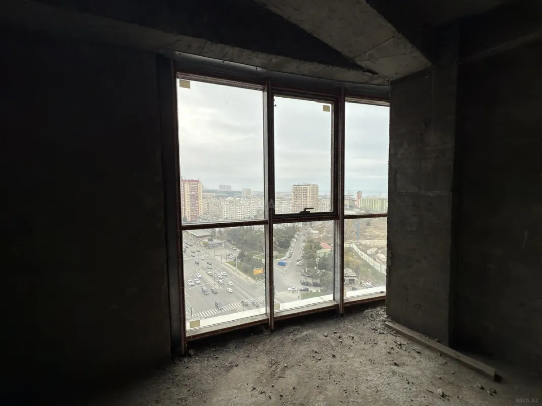 Satılır 3 otaqlı mənzil 220 m²