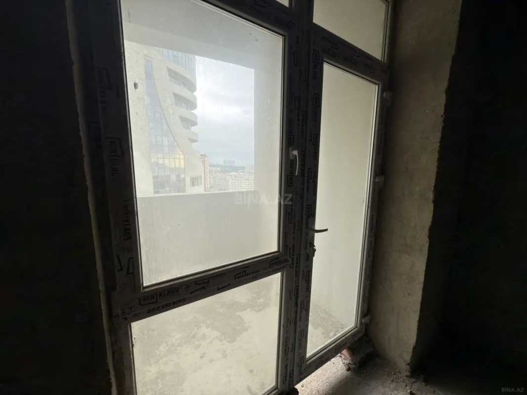 Satılır 3 otaqlı mənzil 220 m²