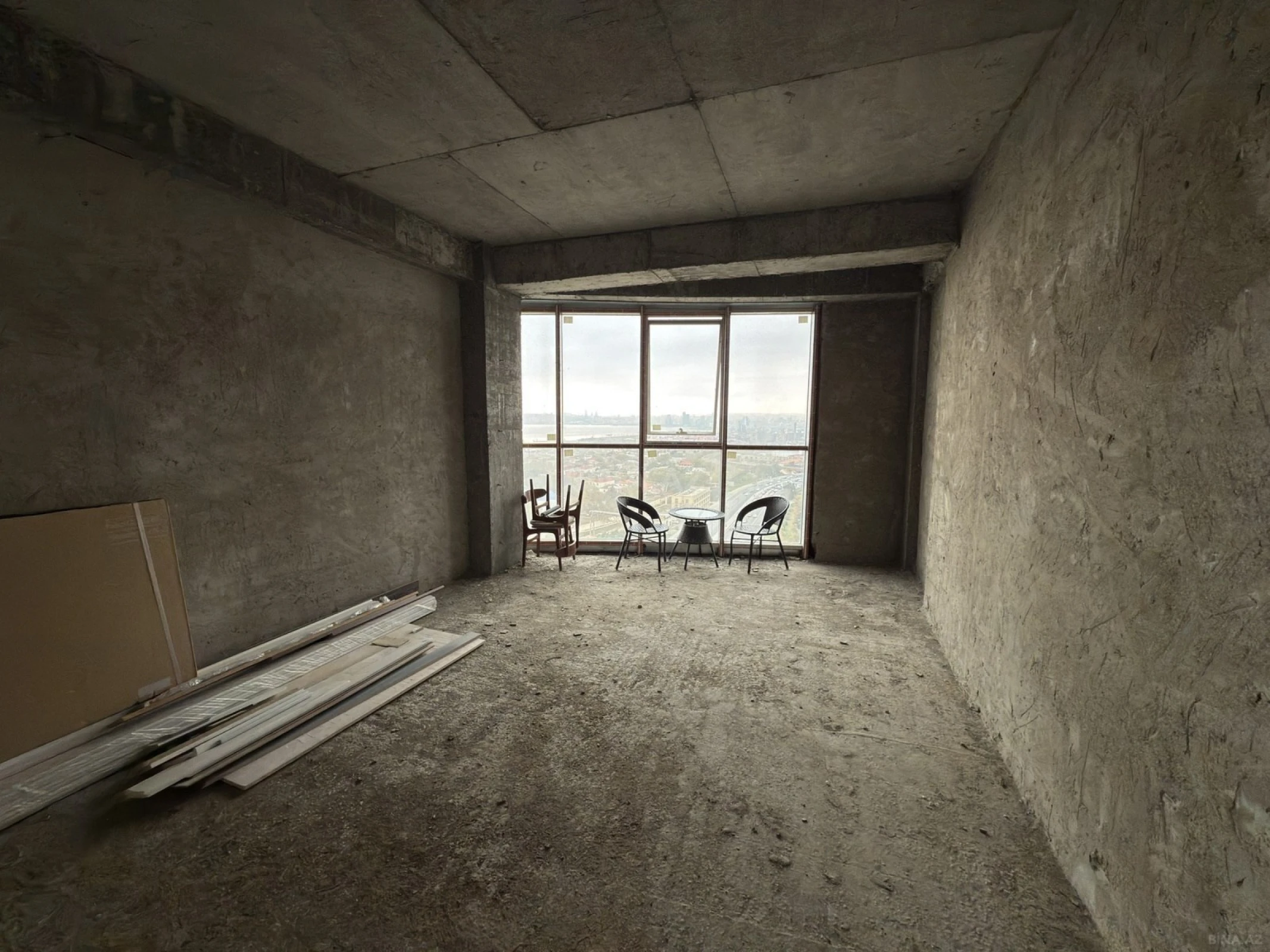 Satılır 3 otaqlı mənzil 220 m²