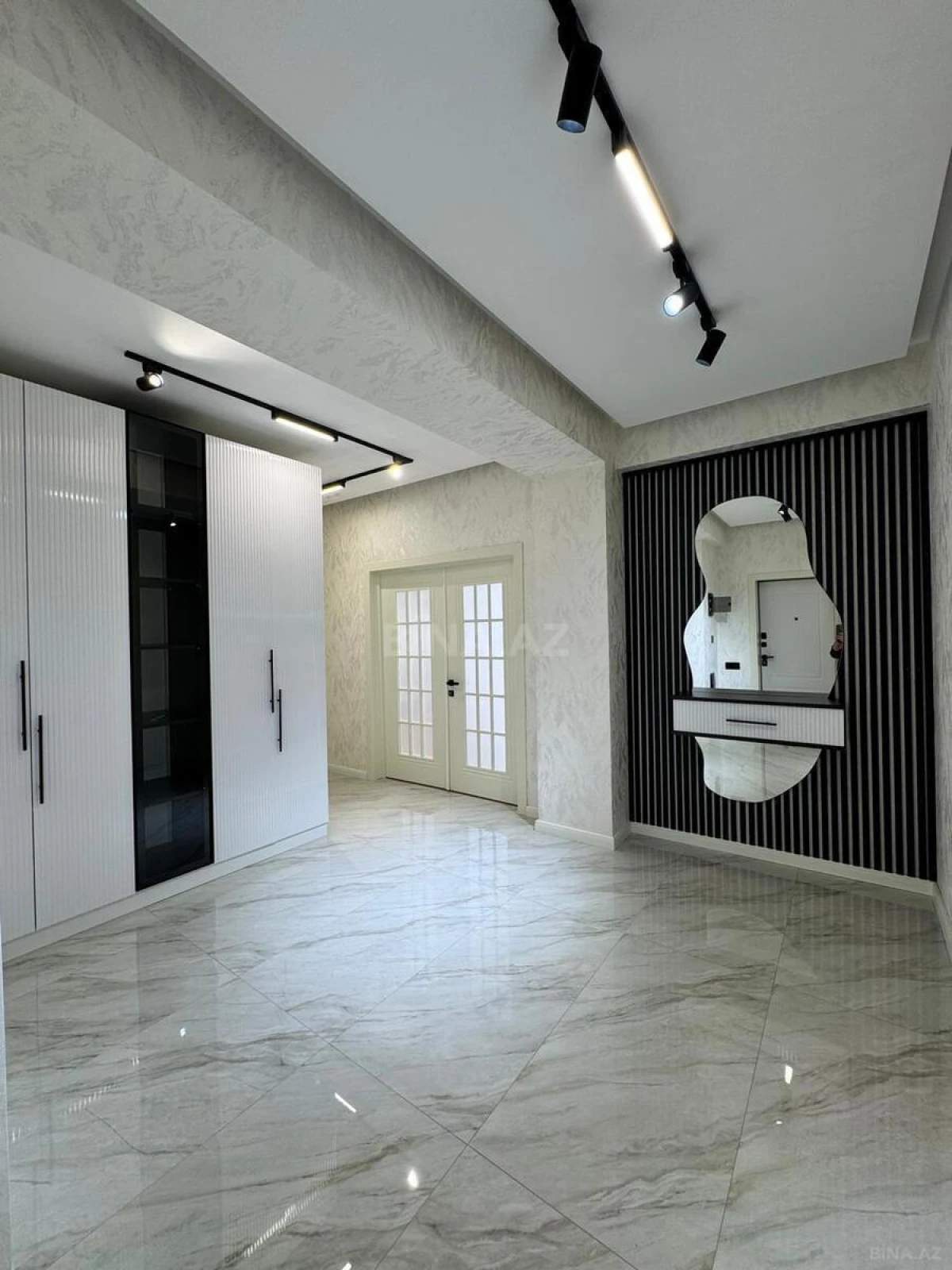 Satılır 3 otaqlı mənzil 115 m²