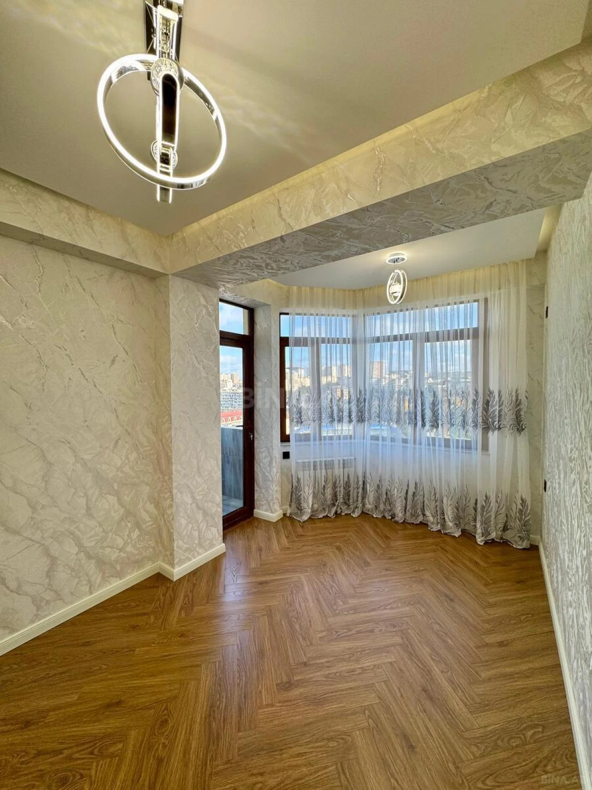 Satılır 3 otaqlı mənzil 115 m²
