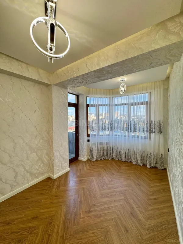 Satılır 3 otaqlı mənzil 115 m²