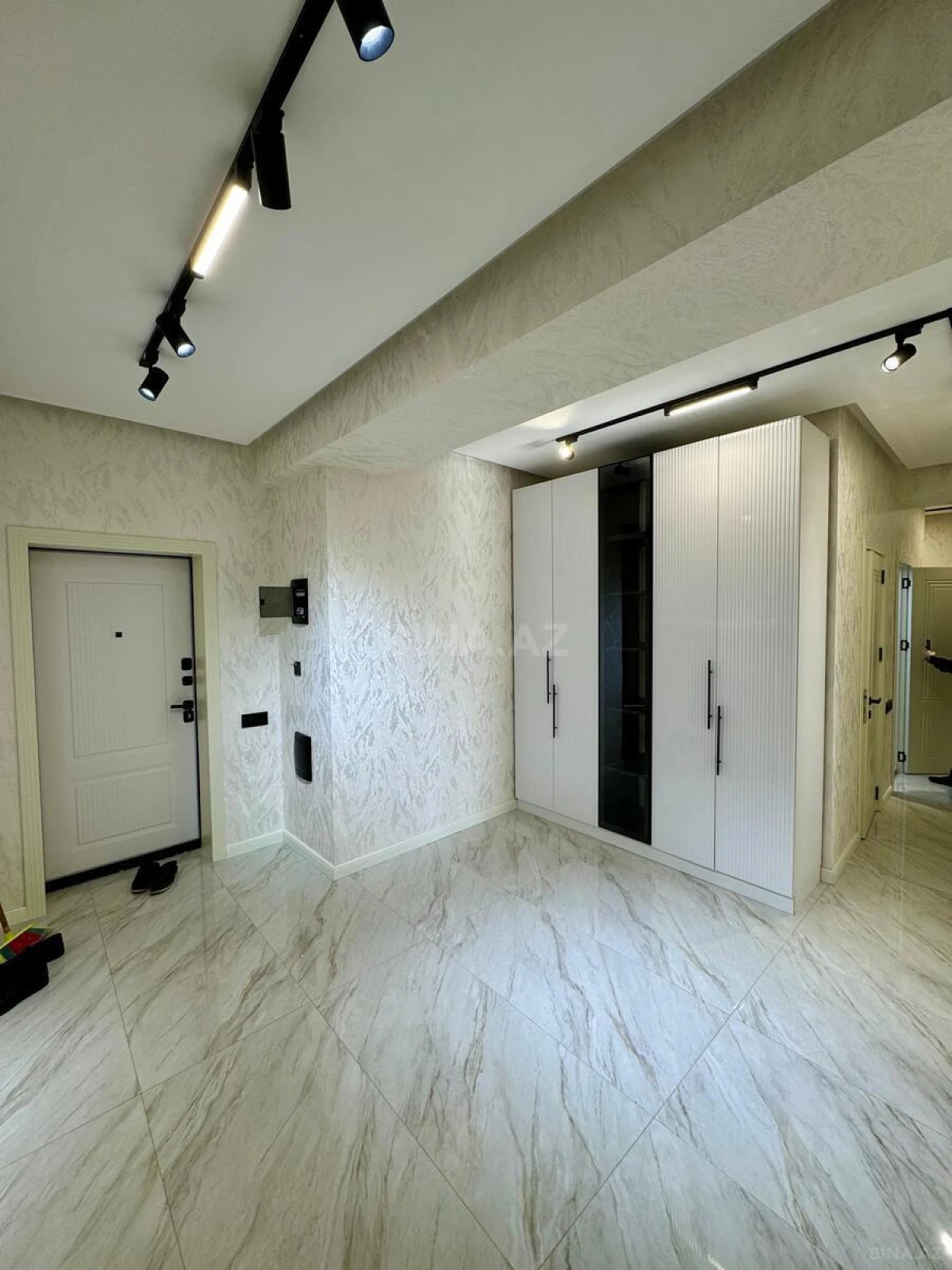 Satılır 3 otaqlı mənzil 115 m²