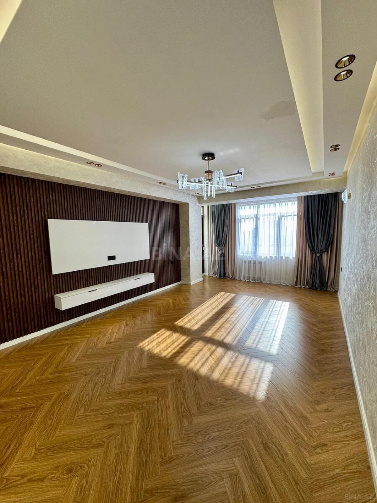 Satılır 3 otaqlı mənzil 115 m²
