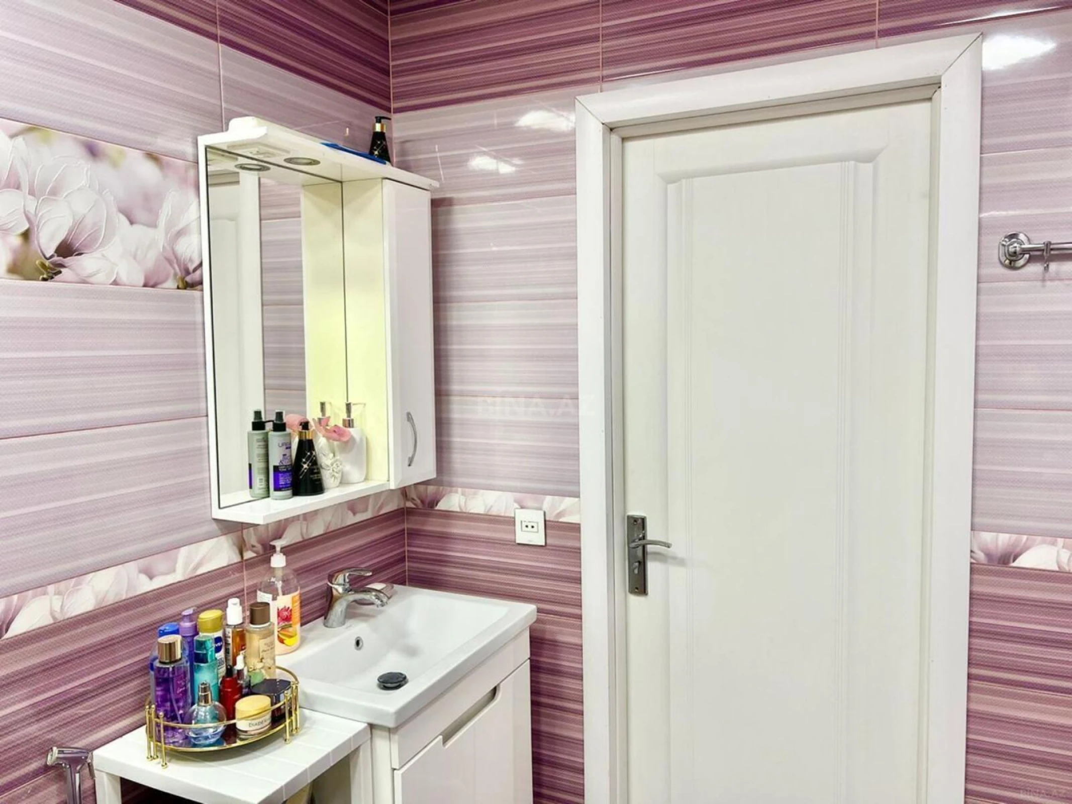 Satılır 2 otaqlı mənzil 68 m²