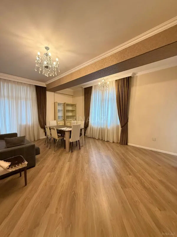 Satılır 3 otaqlı mənzil 122 m²