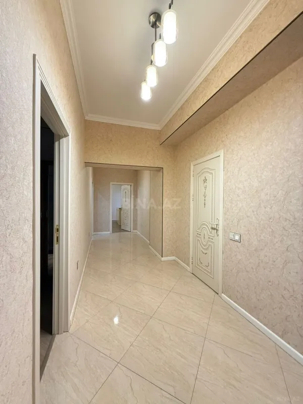 Satılır 3 otaqlı mənzil 122 m²