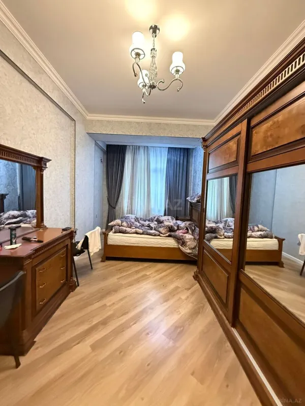 Satılır 3 otaqlı mənzil 122 m²