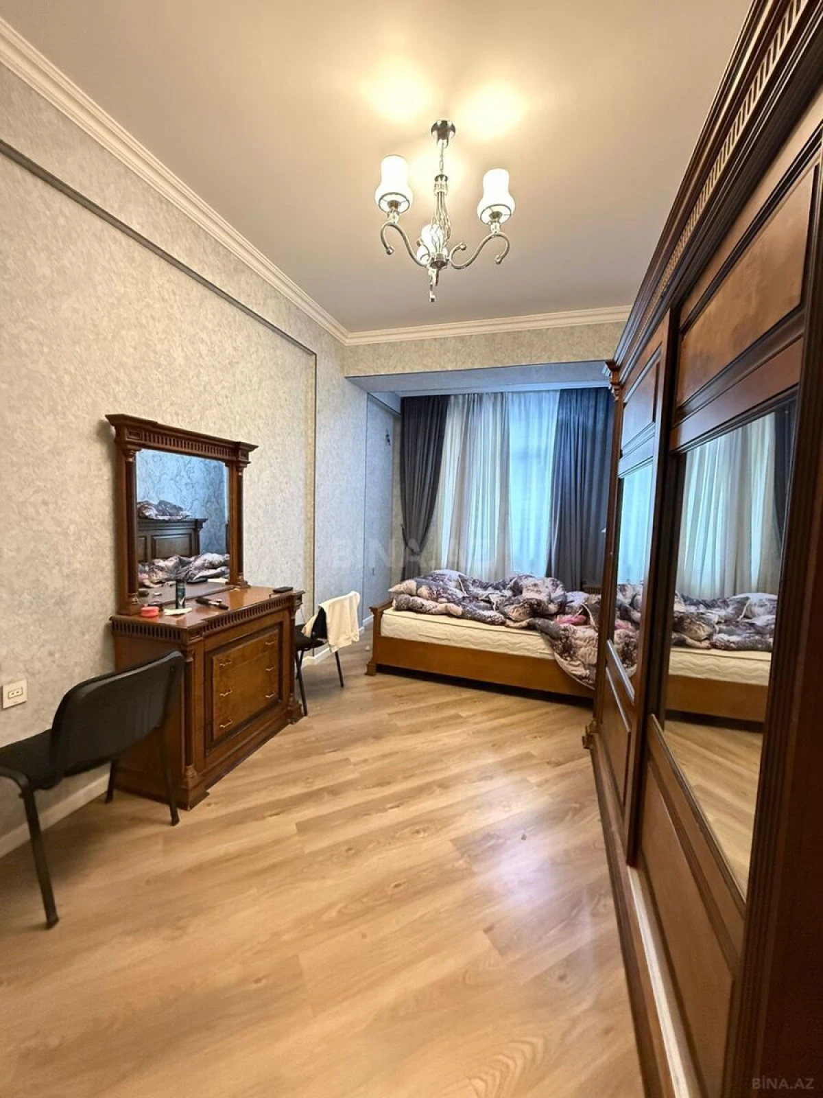 Satılır 3 otaqlı mənzil 122 m²