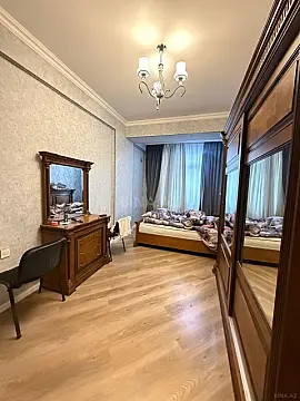 Satılır 3 otaqlı mənzil 122 m²