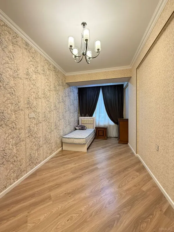Satılır 3 otaqlı mənzil 122 m²