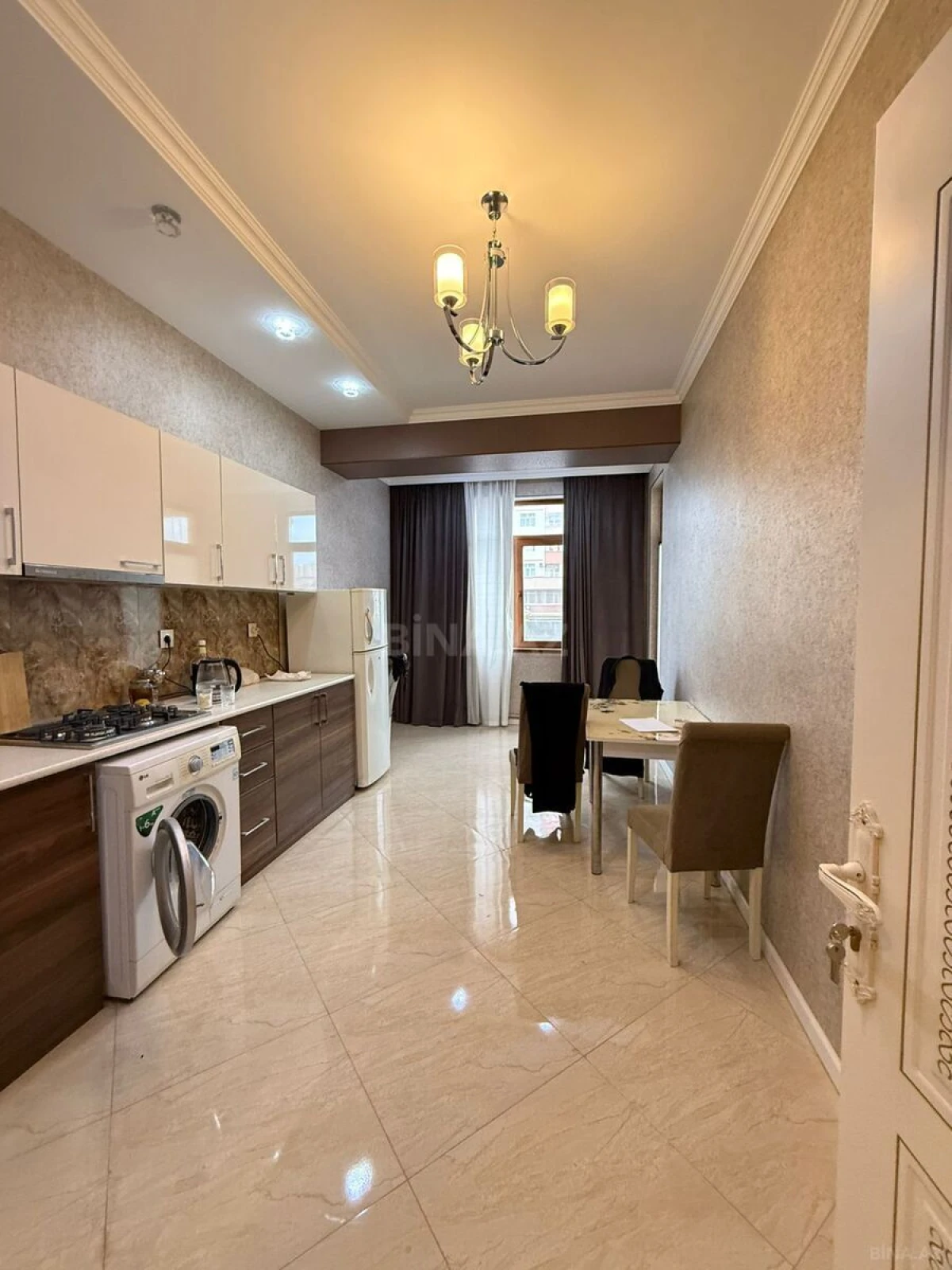 Satılır 3 otaqlı mənzil 122 m²
