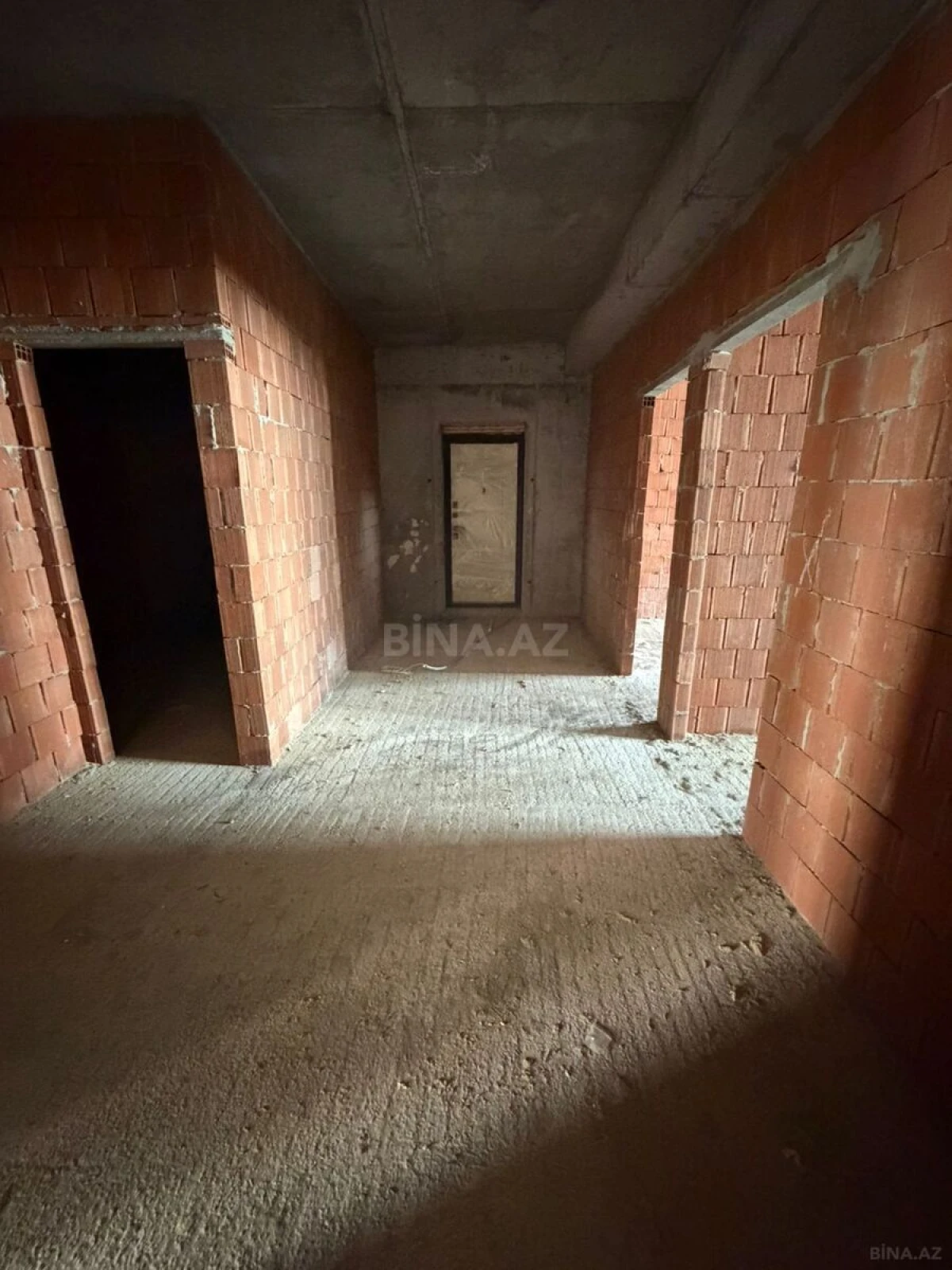 Satılır 3 otaqlı mənzil 173.8 m²