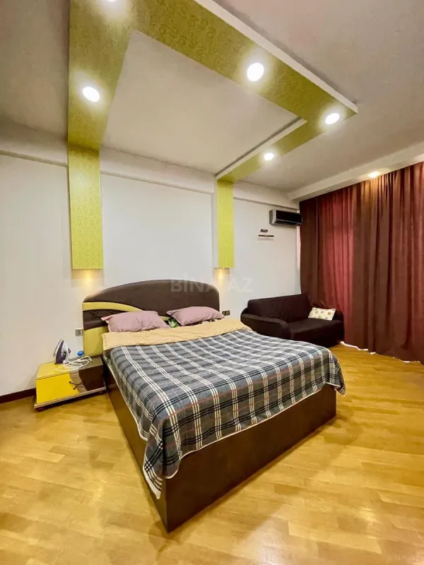 Satılır 3 otaqlı mənzil 135 m²