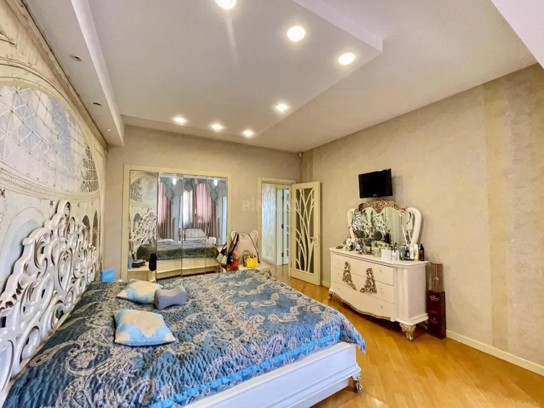 Satılır 3 otaqlı mənzil 135 m²