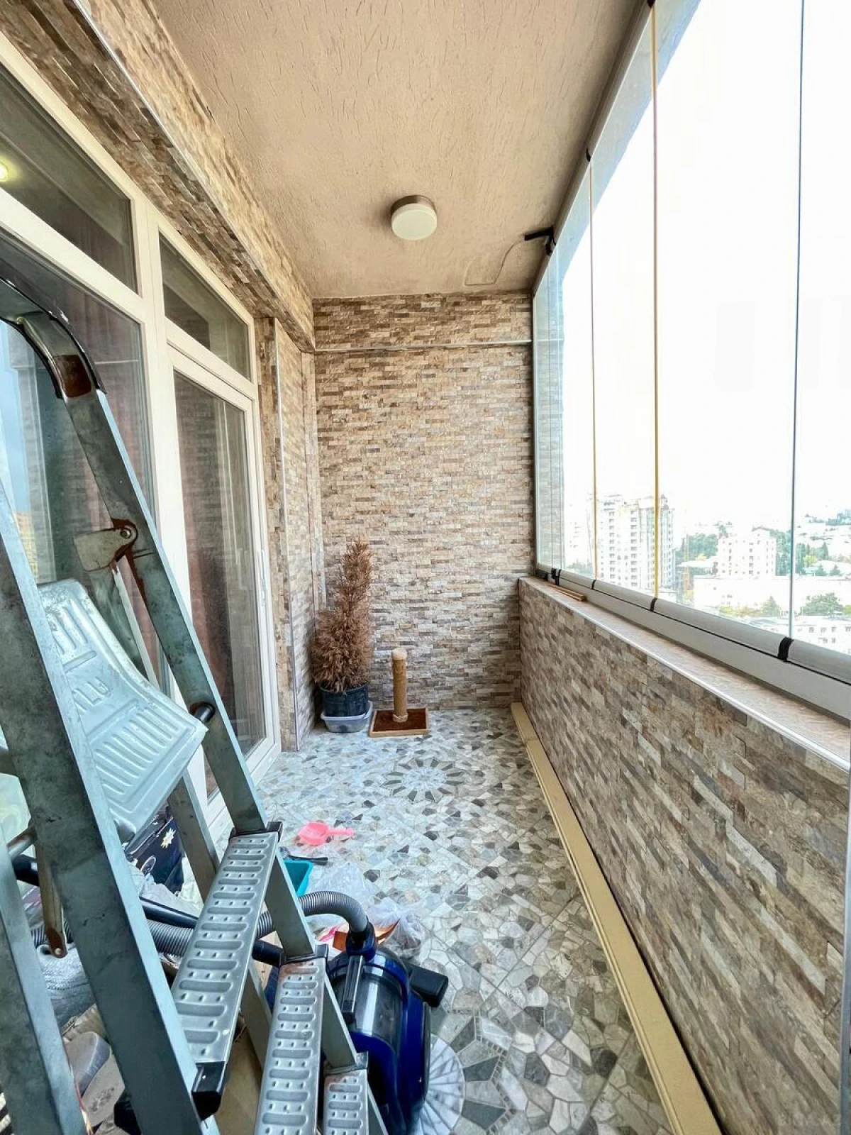 Satılır 3 otaqlı mənzil 135 m²
