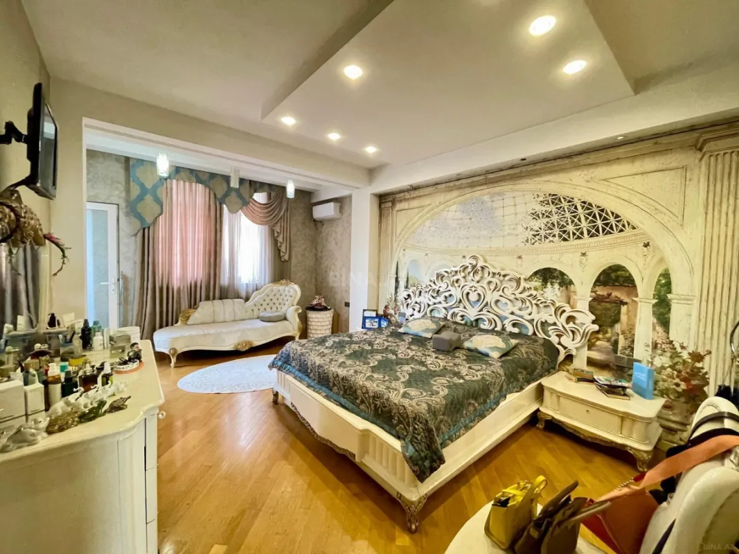 Satılır 3 otaqlı mənzil 135 m²