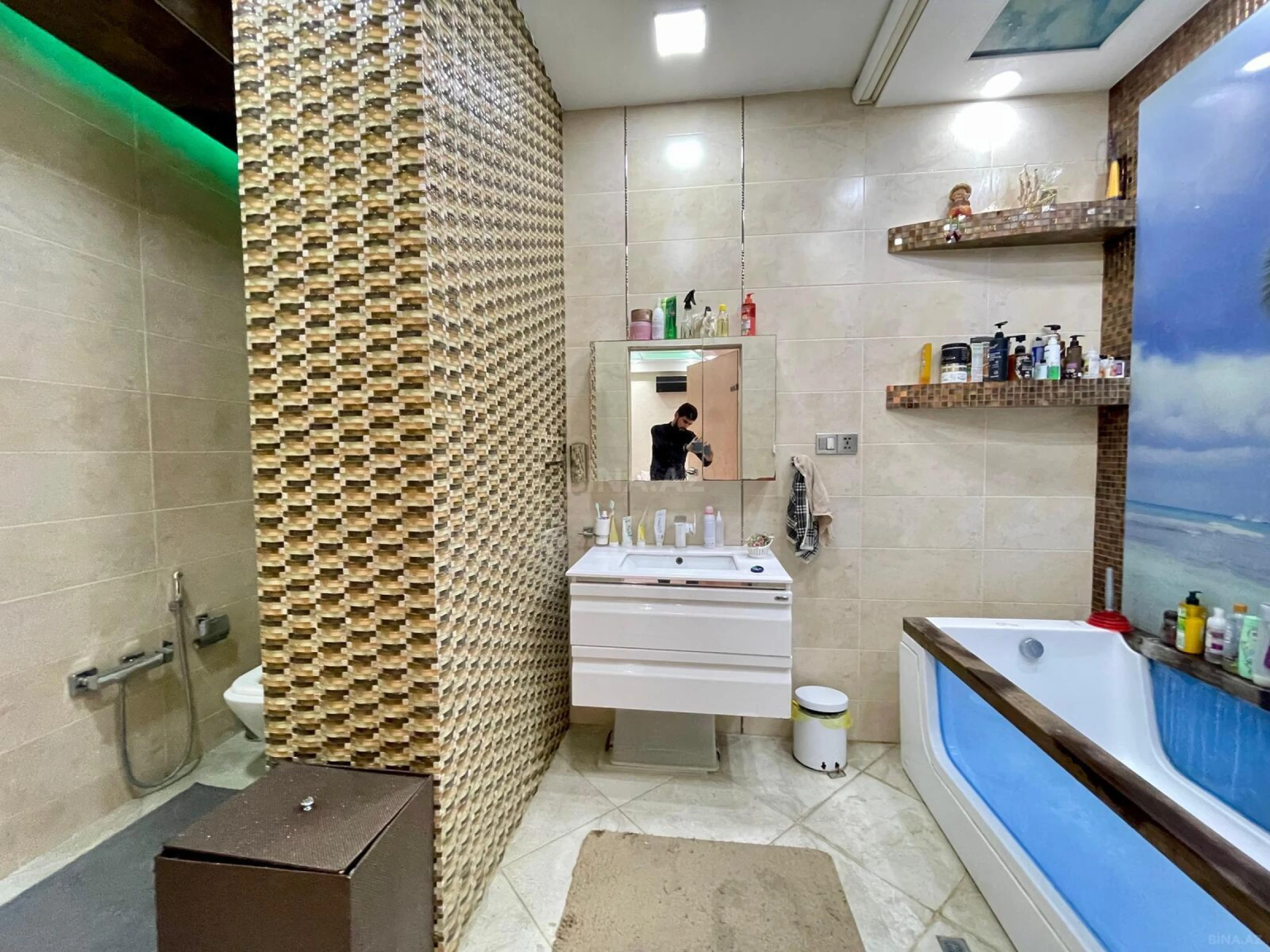 Satılır 3 otaqlı mənzil 135 m²