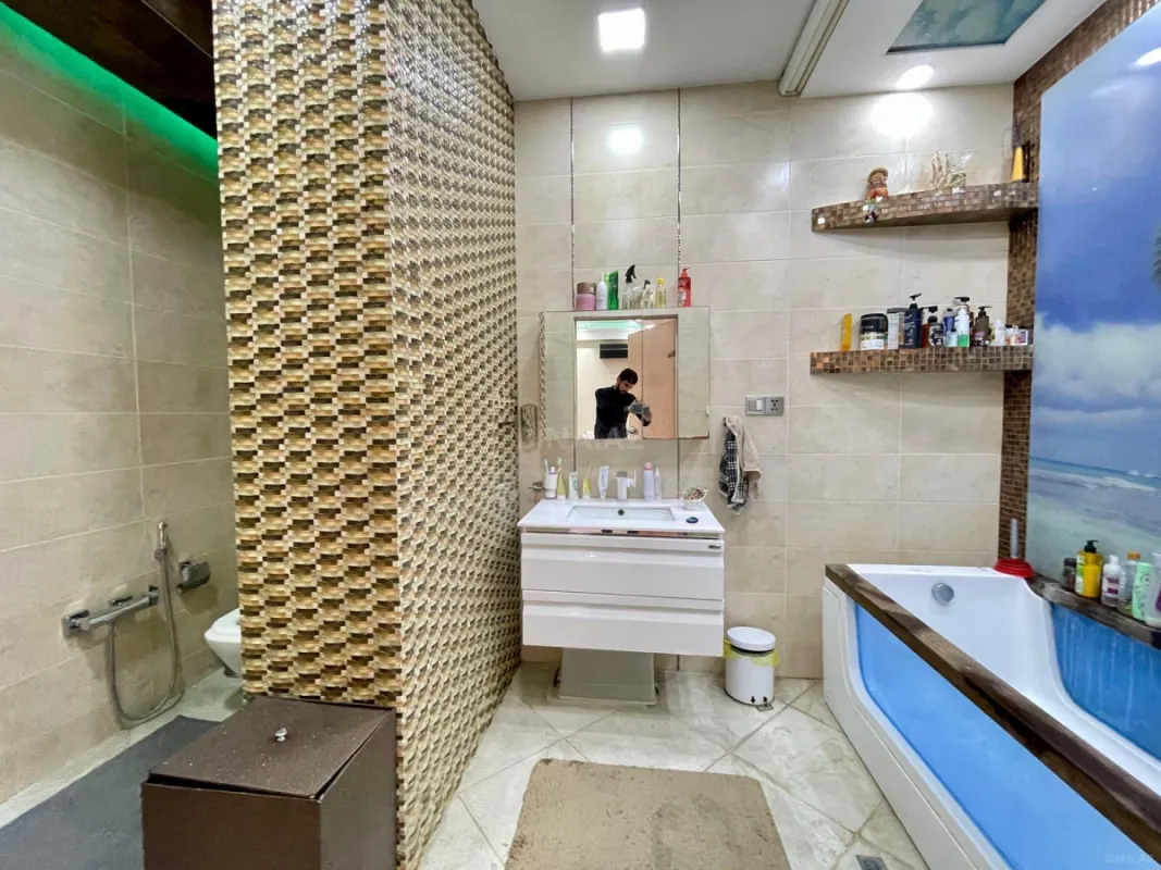 Satılır 3 otaqlı mənzil 135 m²