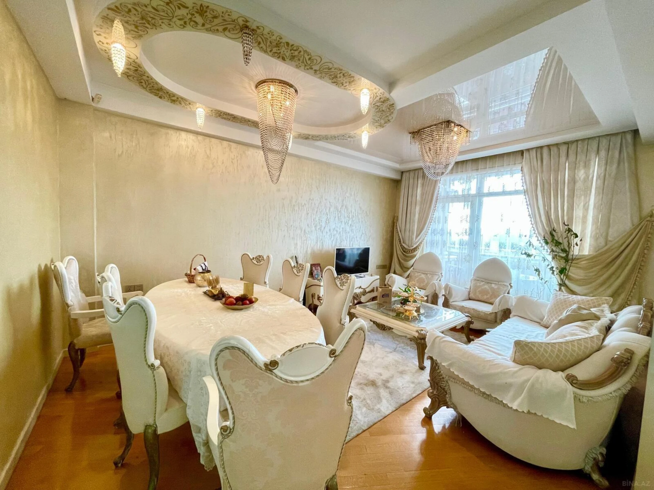 Satılır 3 otaqlı mənzil 135 m²