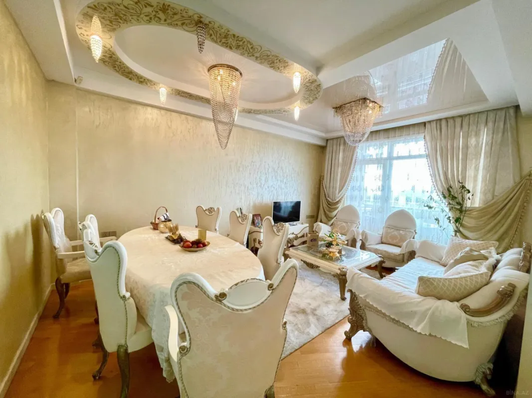 Satılır 3 otaqlı mənzil 135 m²