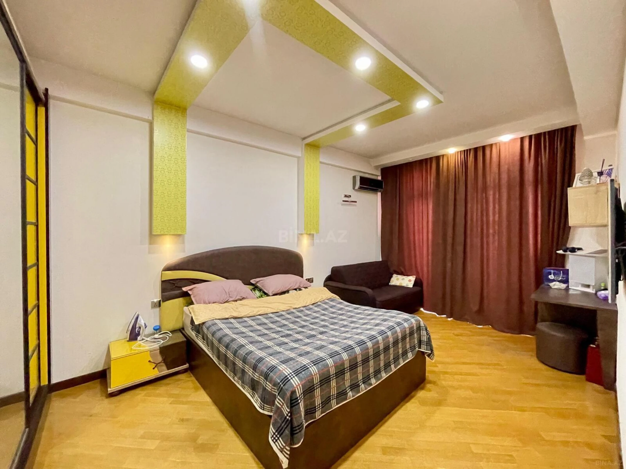 Satılır 3 otaqlı mənzil 135 m²