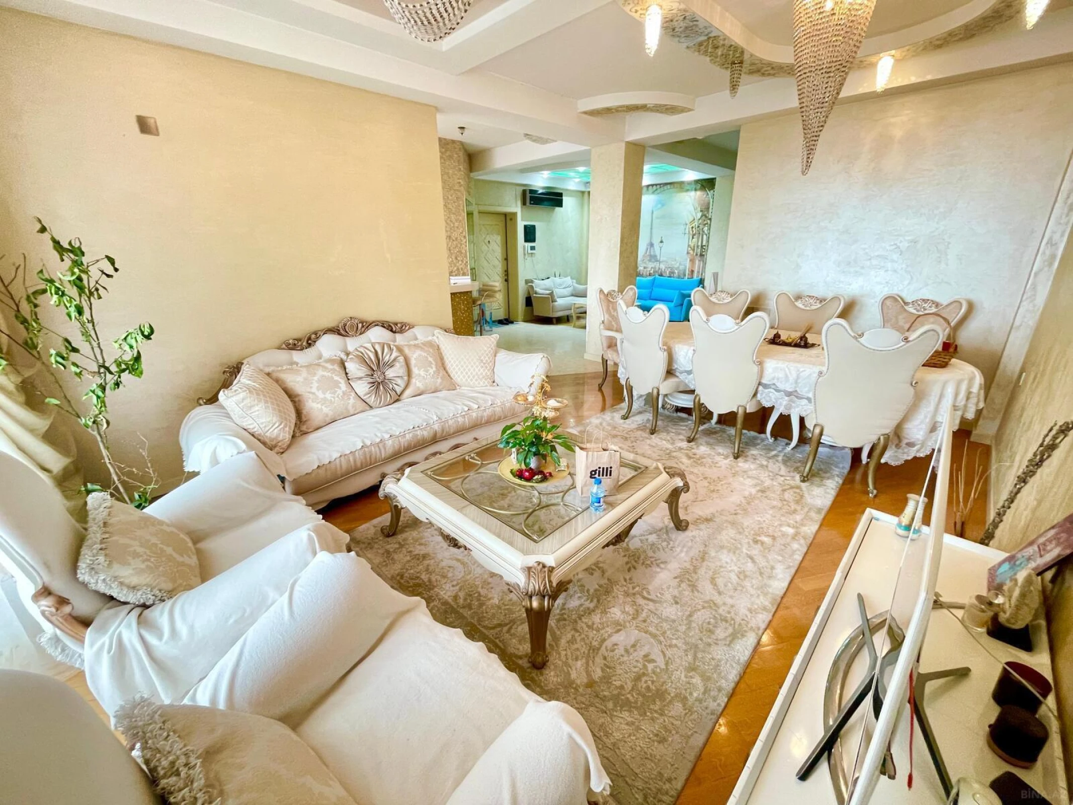 Satılır 3 otaqlı mənzil 135 m²