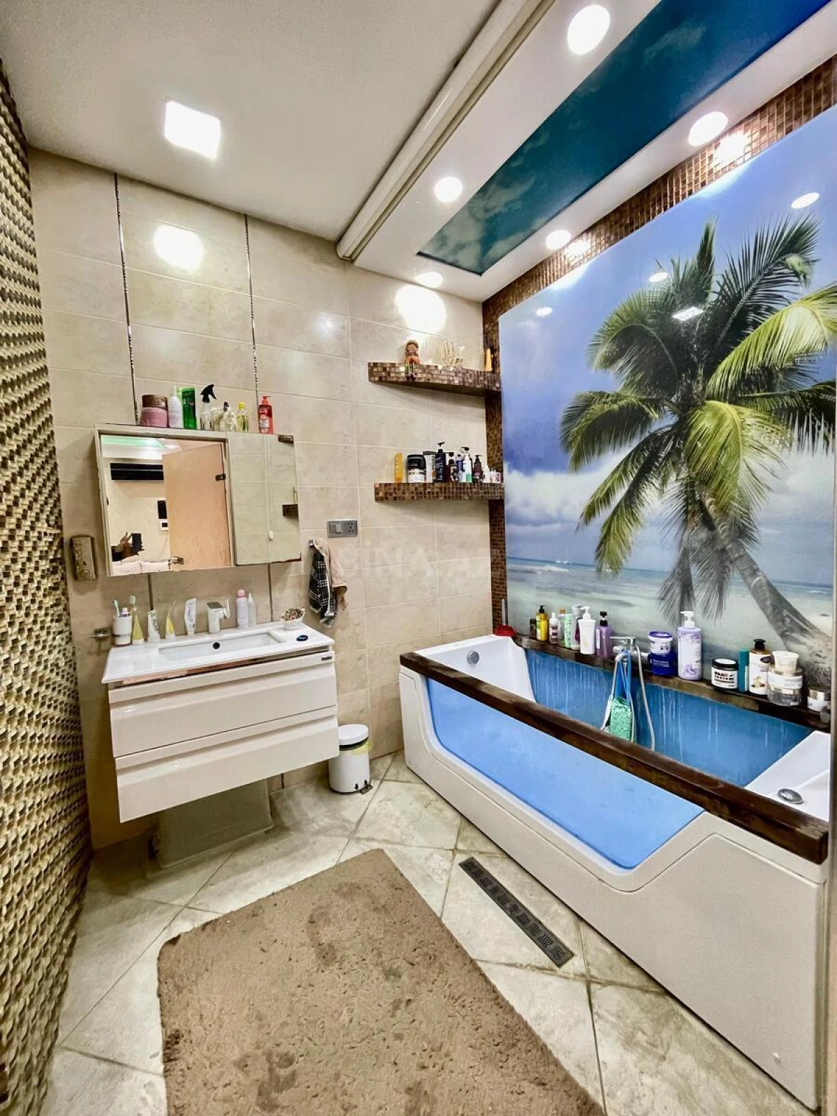 Satılır 3 otaqlı mənzil 135 m²