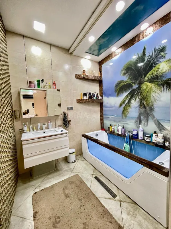 Satılır 3 otaqlı mənzil 135 m²