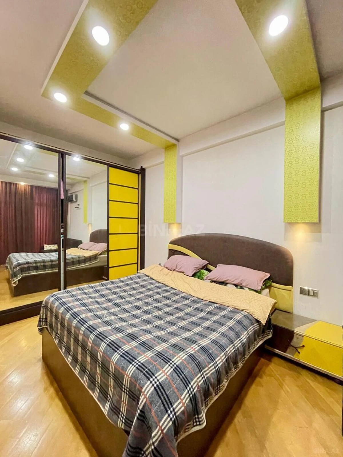 Satılır 3 otaqlı mənzil 135 m²