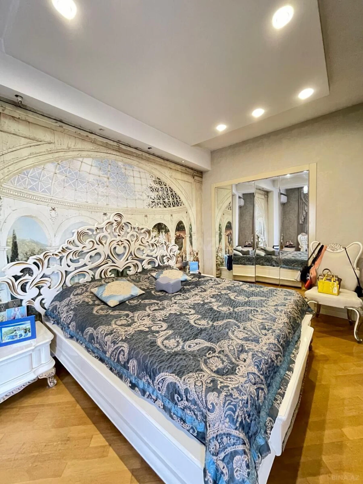 Satılır 3 otaqlı mənzil 135 m²