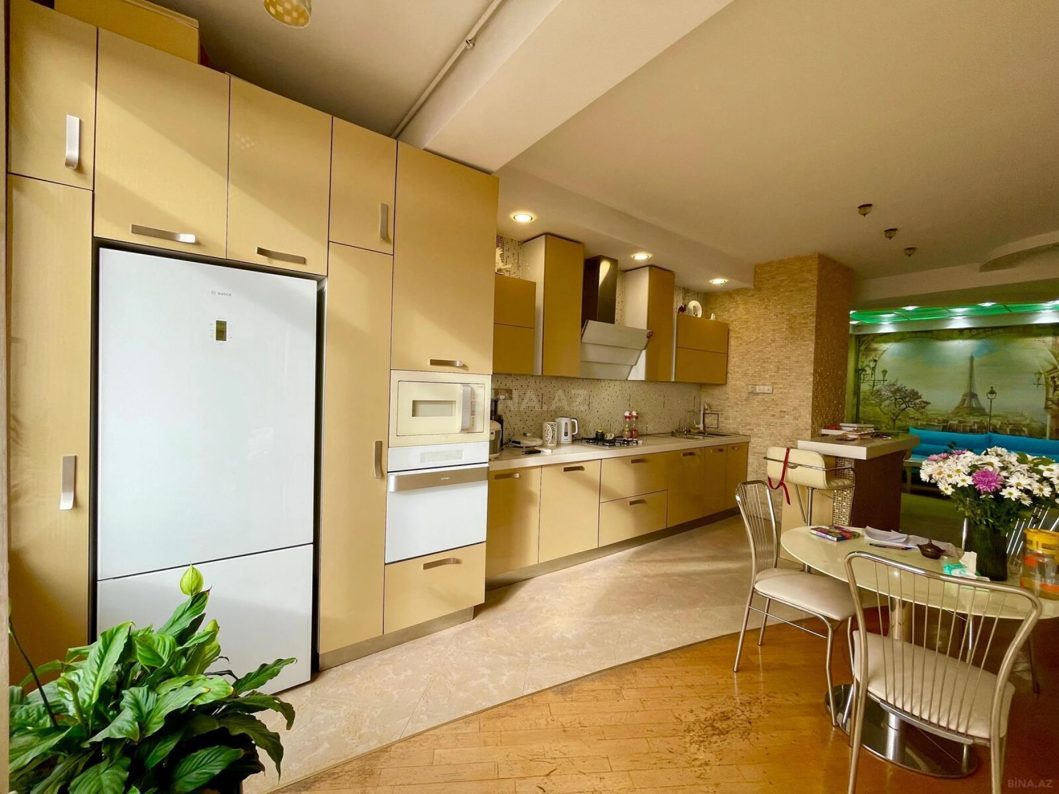 Satılır 3 otaqlı mənzil 135 m²