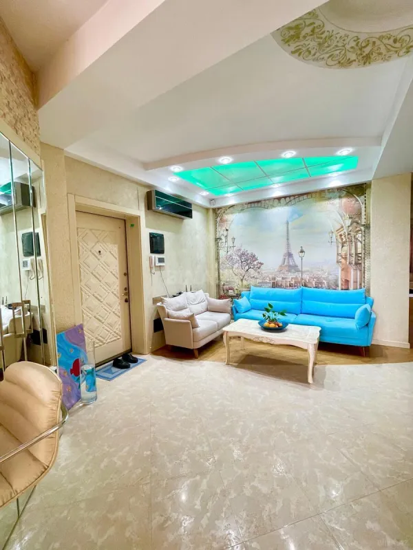 Satılır 3 otaqlı mənzil 135 m²