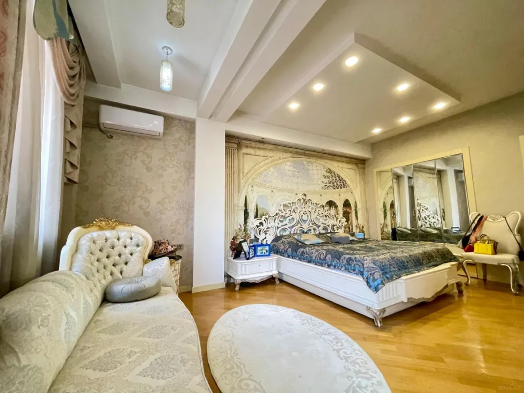 Satılır 3 otaqlı mənzil 135 m²