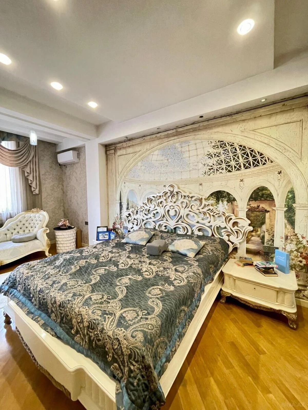 Satılır 3 otaqlı mənzil 135 m²