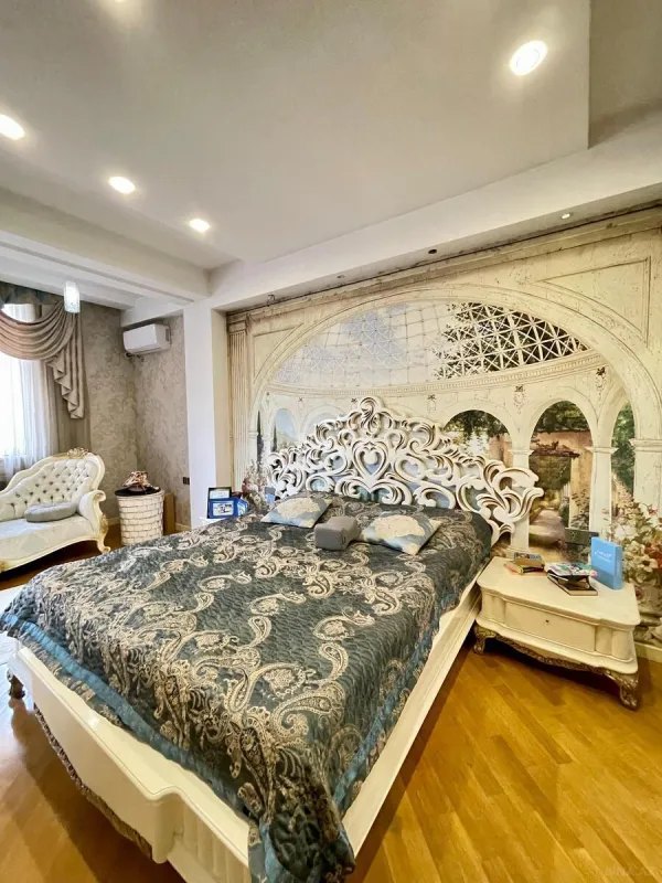 Satılır 3 otaqlı mənzil 135 m²