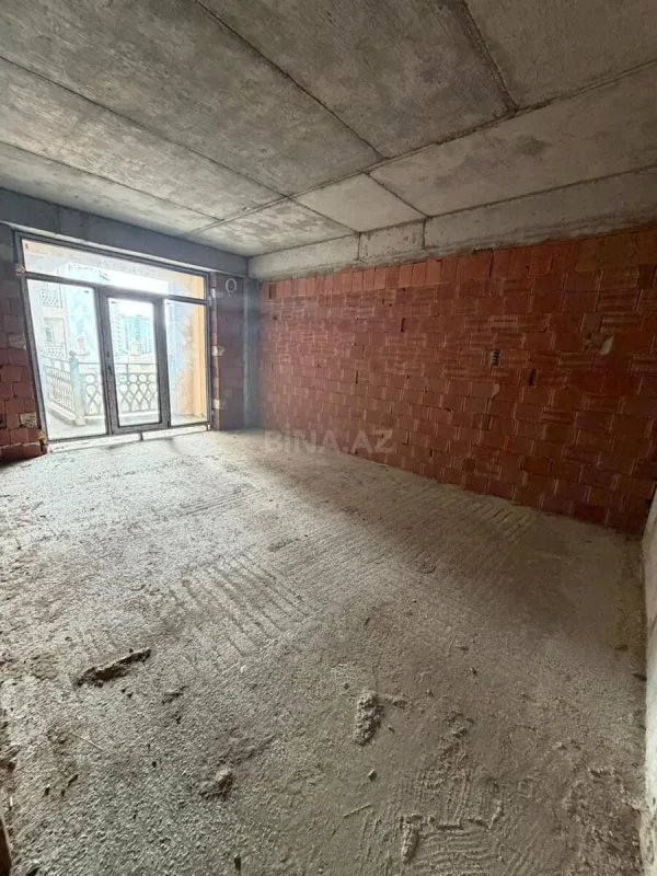 Satılır 4 otaqlı mənzil 236 m²