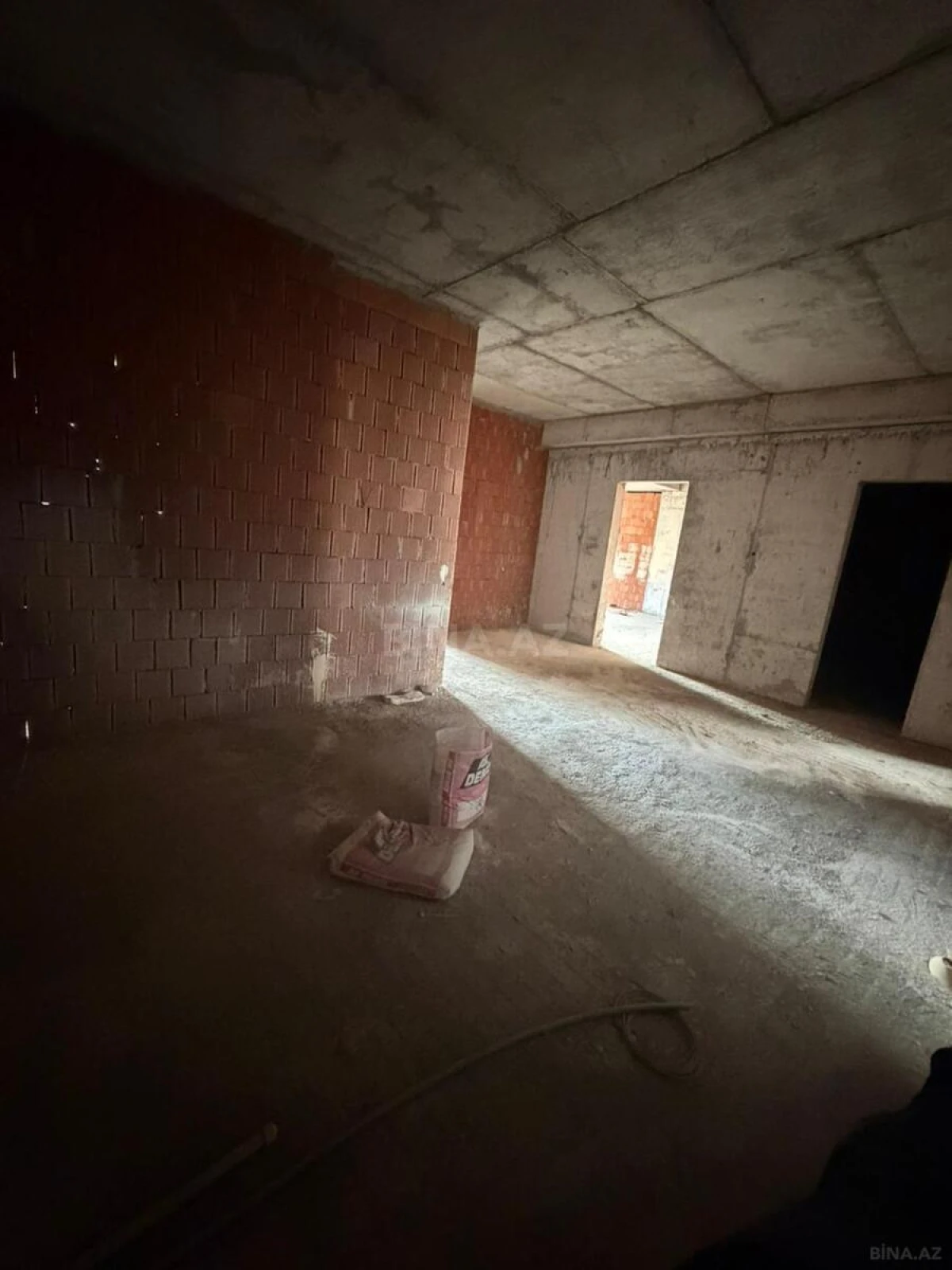 Satılır 4 otaqlı mənzil 236 m²