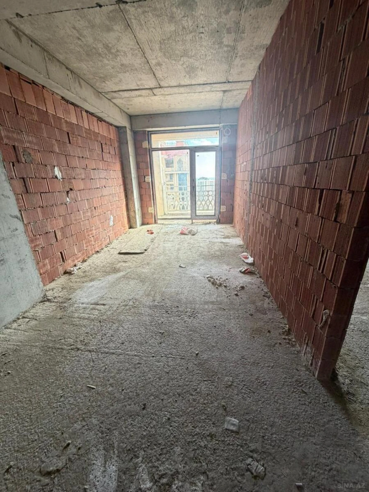 Satılır 4 otaqlı mənzil 236 m²
