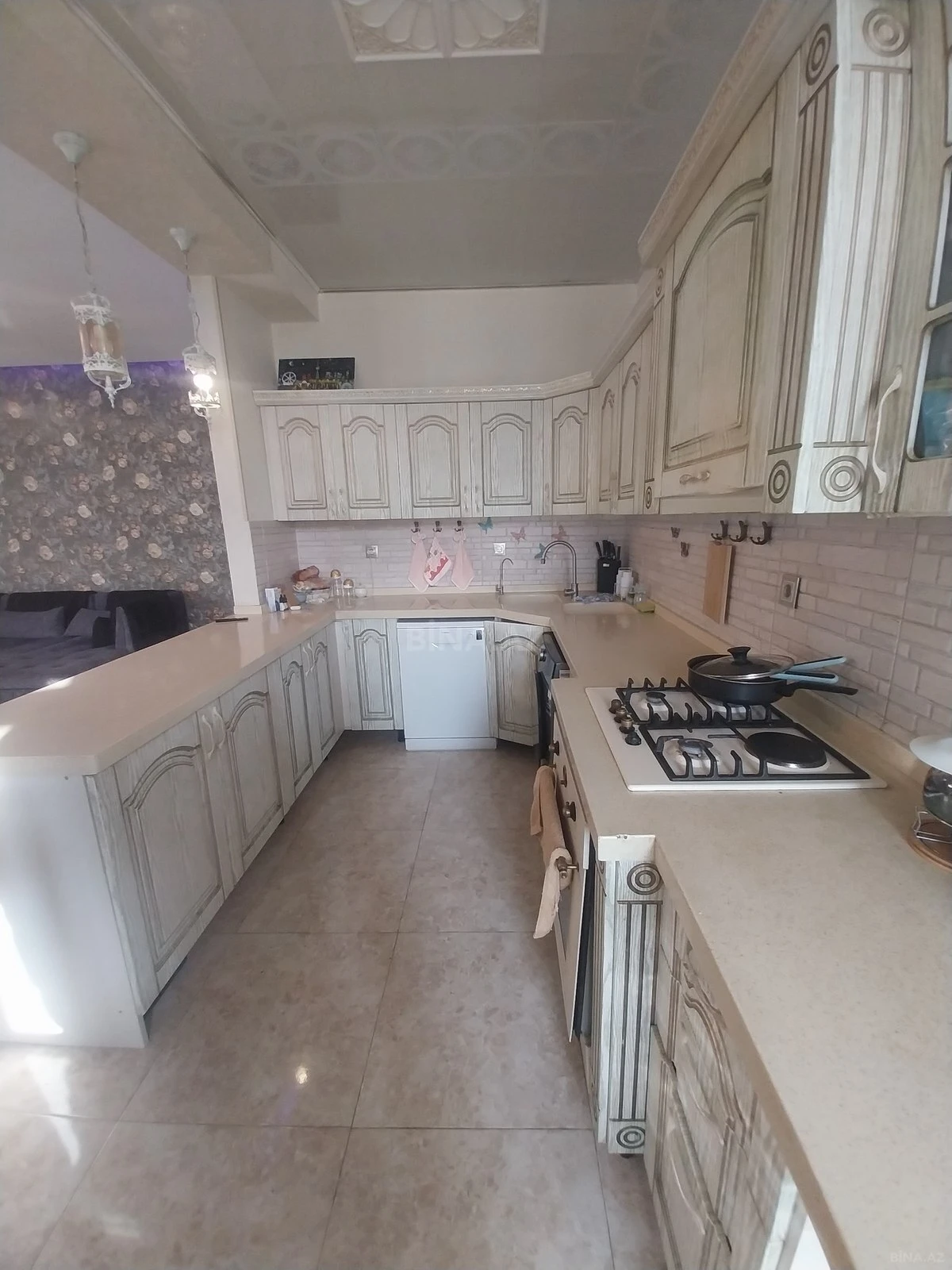 Satılır 3 otaqlı mənzil 129 m²