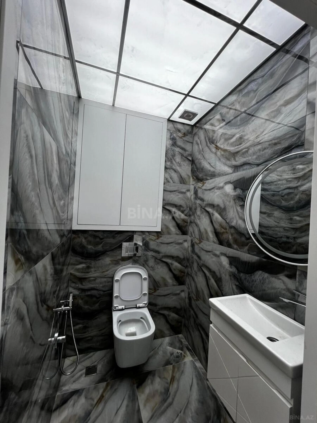 Satılır 3 otaqlı mənzil 125 m²