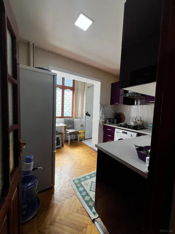 Satılır 5 otaqlı mənzil 130 m²