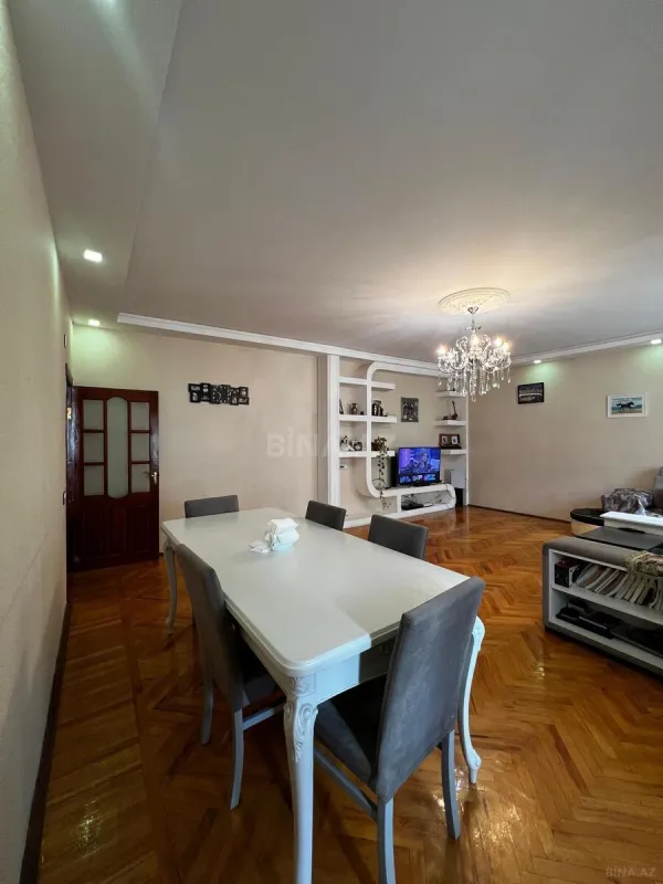 Satılır 5 otaqlı mənzil 130 m²