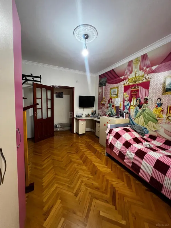 Satılır 5 otaqlı mənzil 130 m²