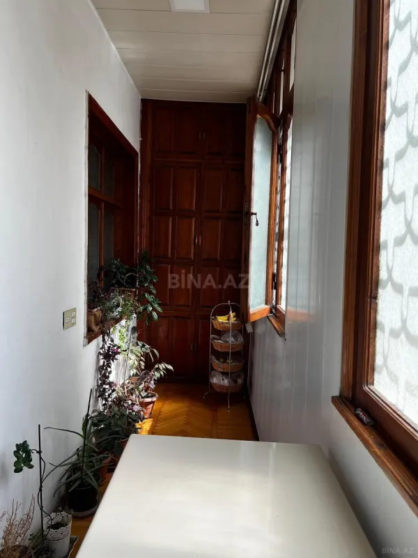 Satılır 5 otaqlı mənzil 130 m²