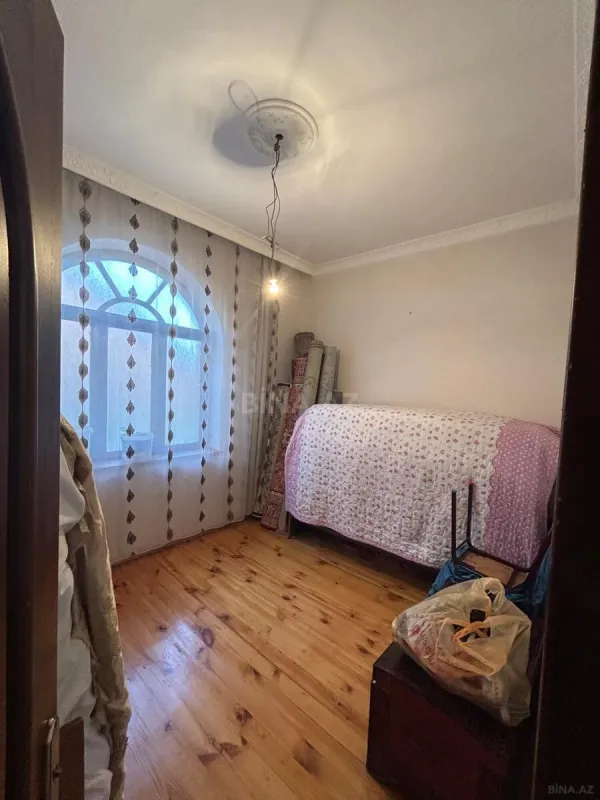 Satılır 6 otaqlı həyət evi 140 m²
