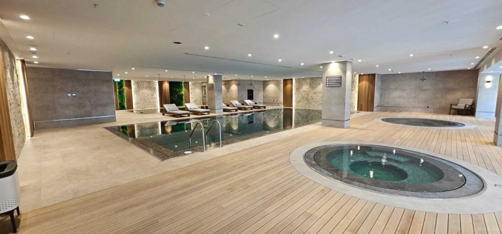 Satılır 3 otaqlı mənzil 139.7 m²