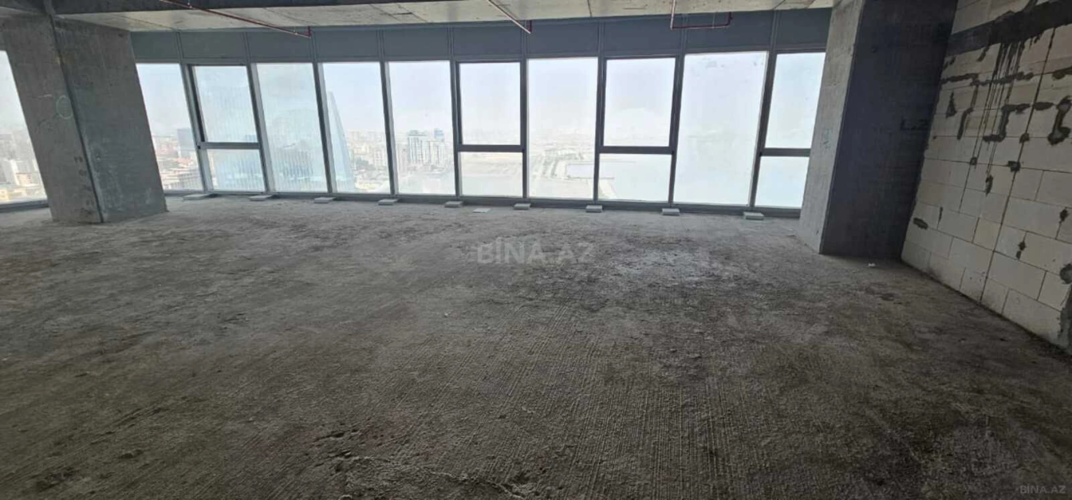Satılır 3 otaqlı mənzil 139.7 m²